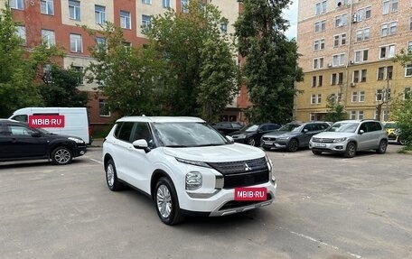 Mitsubishi Outlander, 2022 год, 3 350 000 рублей, 2 фотография