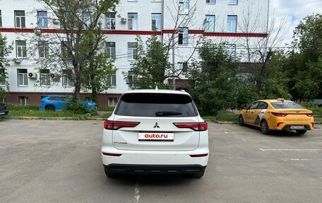Mitsubishi Outlander, 2022 год, 3 350 000 рублей, 7 фотография