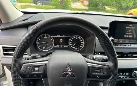 Mitsubishi Outlander, 2022 год, 3 350 000 рублей, 12 фотография