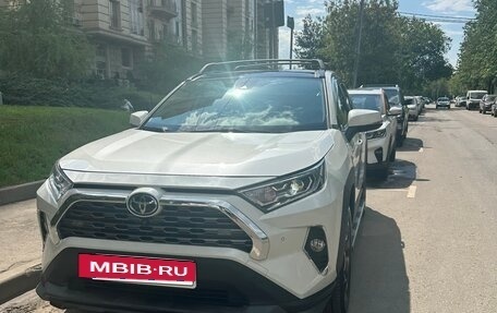 Toyota RAV4, 2019 год, 3 490 000 рублей, 2 фотография