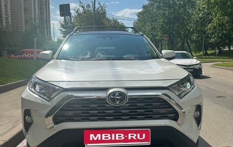 Toyota RAV4, 2019 год, 3 490 000 рублей, 4 фотография