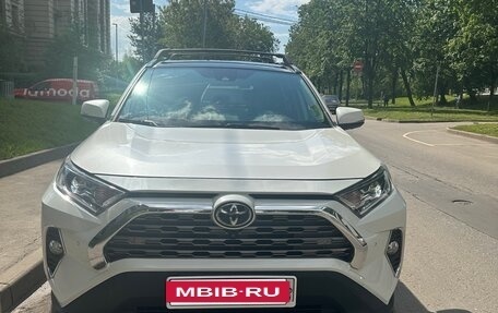 Toyota RAV4, 2019 год, 3 490 000 рублей, 3 фотография