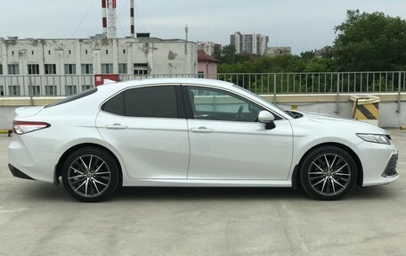 Toyota Camry, 2021 год, 3 290 000 рублей, 4 фотография