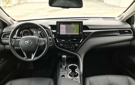 Toyota Camry, 2021 год, 3 290 000 рублей, 6 фотография