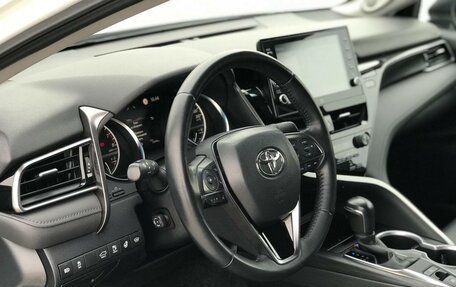 Toyota Camry, 2021 год, 3 290 000 рублей, 2 фотография