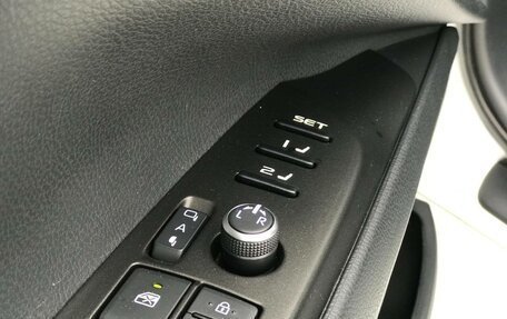 Toyota Camry, 2021 год, 3 290 000 рублей, 19 фотография