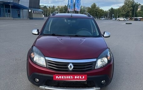 Renault Sandero I, 2013 год, 690 000 рублей, 2 фотография