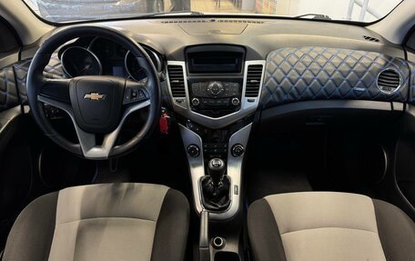 Chevrolet Cruze II, 2011 год, 780 000 рублей, 8 фотография