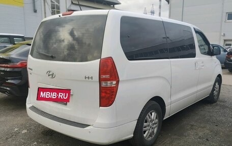 Hyundai H-1 II рестайлинг, 2017 год, 2 292 000 рублей, 2 фотография