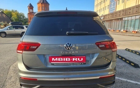 Volkswagen Tiguan II, 2021 год, 2 400 000 рублей, 3 фотография