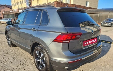 Volkswagen Tiguan II, 2021 год, 2 400 000 рублей, 2 фотография