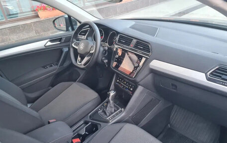 Volkswagen Tiguan II, 2021 год, 2 400 000 рублей, 13 фотография