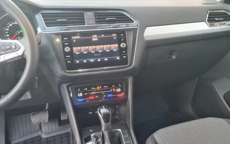 Volkswagen Tiguan II, 2021 год, 2 400 000 рублей, 18 фотография