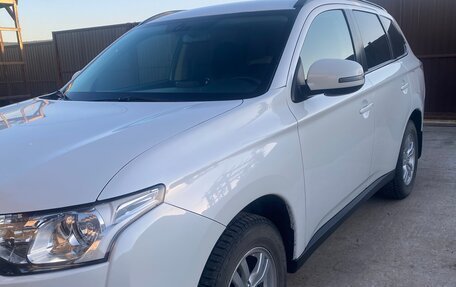 Mitsubishi Outlander III рестайлинг 3, 2013 год, 1 650 000 рублей, 5 фотография