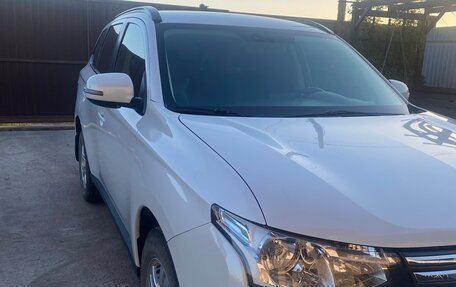 Mitsubishi Outlander III рестайлинг 3, 2013 год, 1 650 000 рублей, 4 фотография