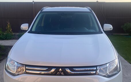 Mitsubishi Outlander III рестайлинг 3, 2013 год, 1 650 000 рублей, 2 фотография