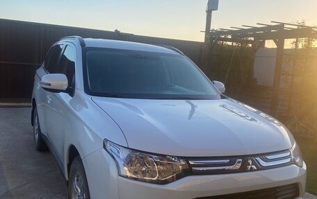 Mitsubishi Outlander III рестайлинг 3, 2013 год, 1 650 000 рублей, 3 фотография