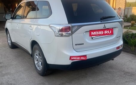 Mitsubishi Outlander III рестайлинг 3, 2013 год, 1 650 000 рублей, 7 фотография