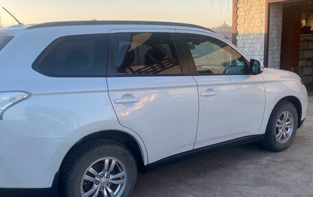 Mitsubishi Outlander III рестайлинг 3, 2013 год, 1 650 000 рублей, 9 фотография