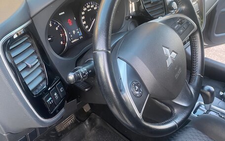Mitsubishi Outlander III рестайлинг 3, 2013 год, 1 650 000 рублей, 16 фотография