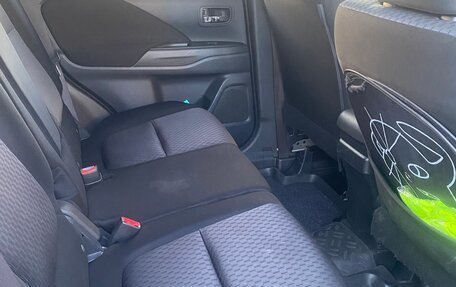 Mitsubishi Outlander III рестайлинг 3, 2013 год, 1 650 000 рублей, 12 фотография