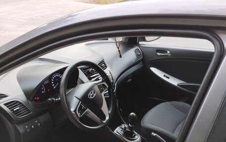 Hyundai Solaris II рестайлинг, 2012 год, 950 000 рублей, 5 фотография