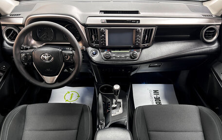 Toyota RAV4, 2019 год, 2 245 000 рублей, 10 фотография