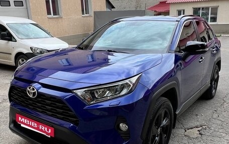 Toyota RAV4, 2021 год, 4 650 000 рублей, 2 фотография