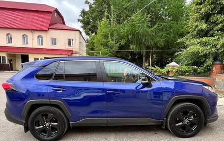 Toyota RAV4, 2021 год, 4 650 000 рублей, 4 фотография
