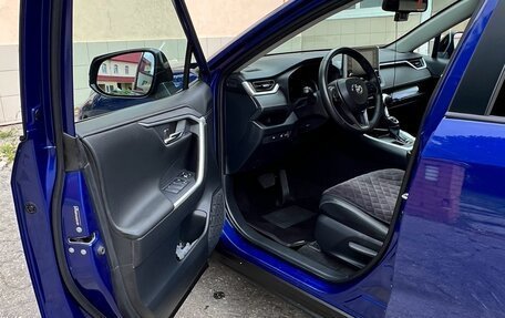 Toyota RAV4, 2021 год, 4 650 000 рублей, 9 фотография