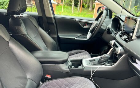 Toyota RAV4, 2021 год, 4 650 000 рублей, 21 фотография