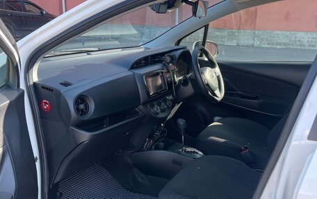 Toyota Vitz, 2018 год, 1 350 000 рублей, 10 фотография
