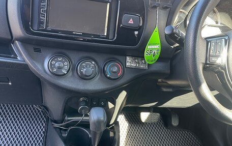 Toyota Vitz, 2018 год, 1 350 000 рублей, 12 фотография
