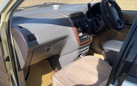 Toyota Ipsum II, 2001 год, 620 000 рублей, 10 фотография