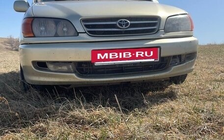 Toyota Ipsum II, 2001 год, 620 000 рублей, 4 фотография