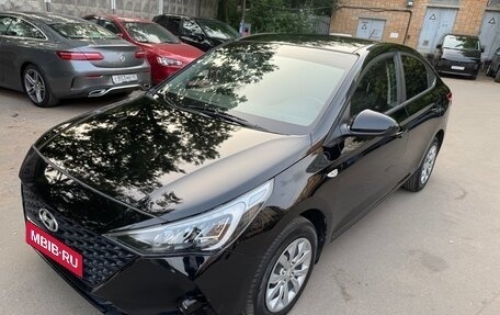 Hyundai Solaris II рестайлинг, 2021 год, 1 580 000 рублей, 2 фотография