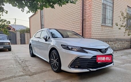 Toyota Camry, 2023 год, 2 950 000 рублей, 2 фотография