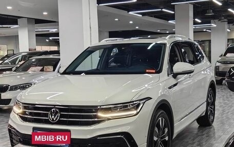 Volkswagen Tiguan II, 2022 год, 2 580 000 рублей, 2 фотография