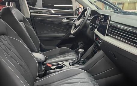 Volkswagen Tiguan II, 2022 год, 2 580 000 рублей, 10 фотография