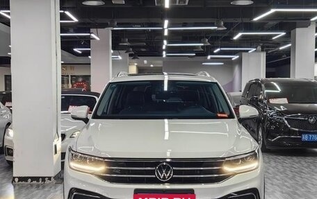 Volkswagen Tiguan II, 2022 год, 2 580 000 рублей, 3 фотография
