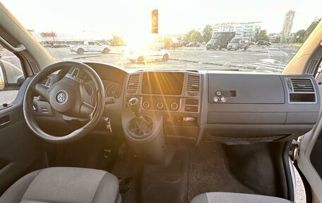 Volkswagen Caravelle T5, 2013 год, 1 250 000 рублей, 8 фотография