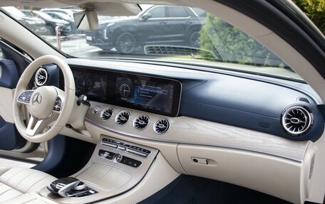Mercedes-Benz E-Класс, 2019 год, 3 498 000 рублей, 9 фотография
