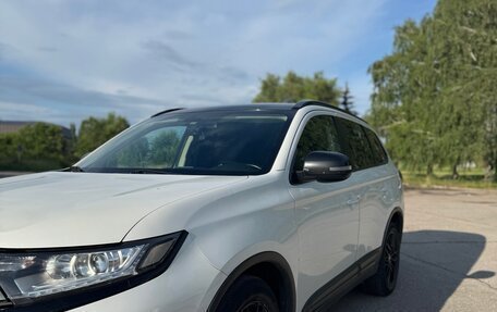 Mitsubishi Outlander III рестайлинг 3, 2015 год, 2 350 000 рублей, 6 фотография