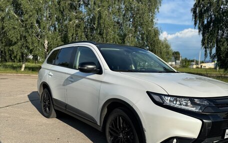 Mitsubishi Outlander III рестайлинг 3, 2015 год, 2 350 000 рублей, 2 фотография