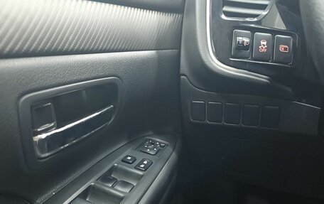 Mitsubishi Outlander III рестайлинг 3, 2014 год, 1 270 000 рублей, 9 фотография
