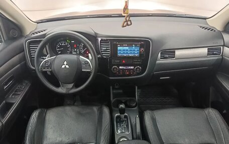 Mitsubishi Outlander III рестайлинг 3, 2014 год, 1 270 000 рублей, 6 фотография