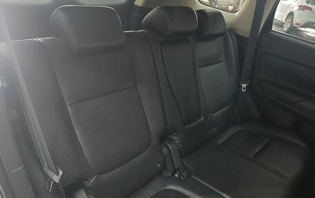 Mitsubishi Outlander III рестайлинг 3, 2014 год, 1 270 000 рублей, 15 фотография