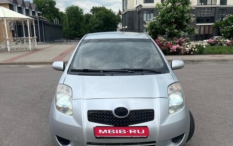 Toyota Yaris III рестайлинг, 2008 год, 357 120 рублей, 3 фотография