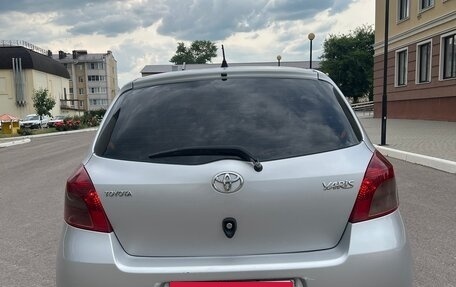 Toyota Yaris III рестайлинг, 2008 год, 357 120 рублей, 7 фотография