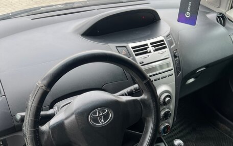 Toyota Yaris III рестайлинг, 2008 год, 357 120 рублей, 12 фотография
